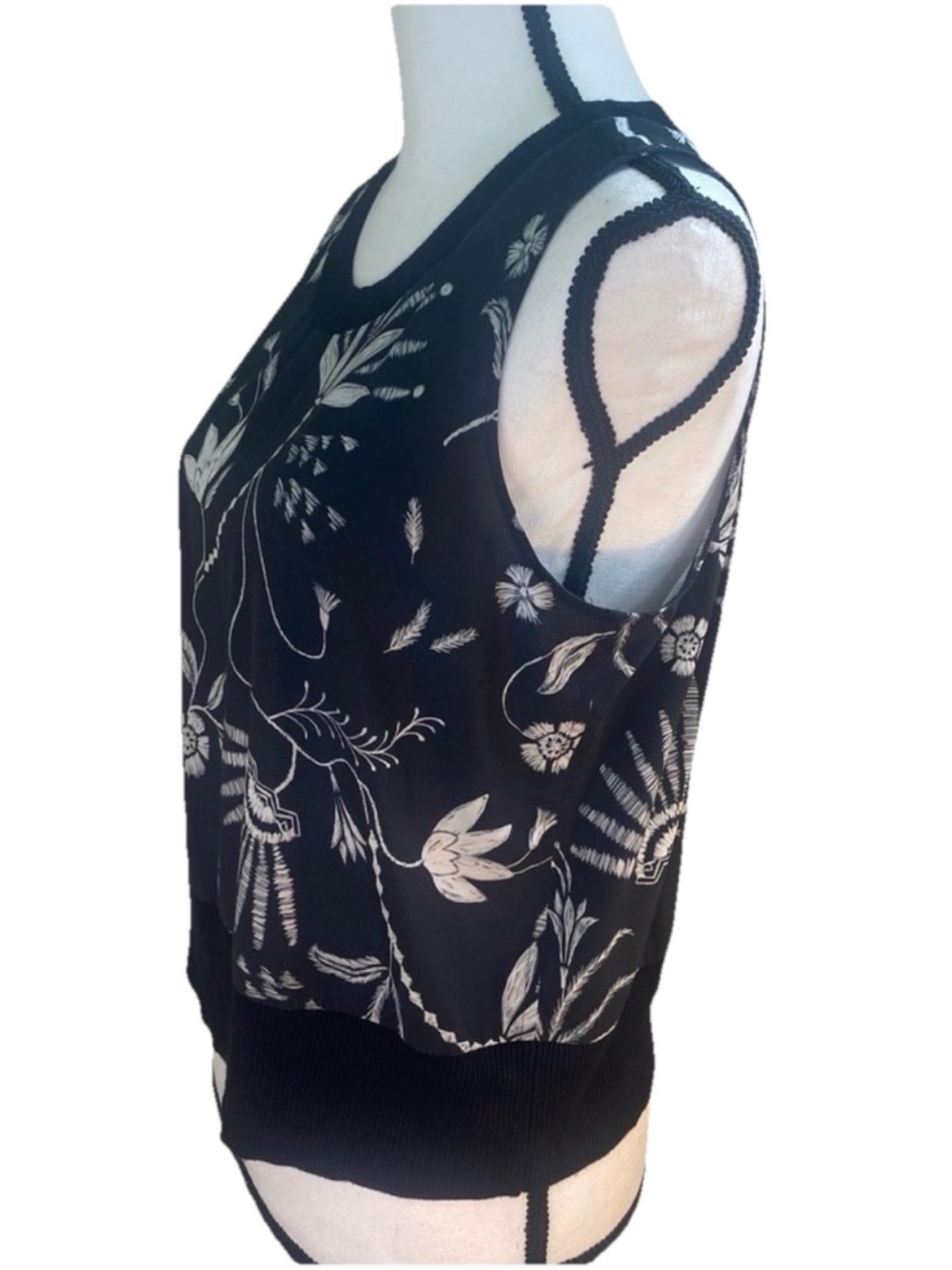 Althleta Sz Small Black Floral Print Ribbed Shell Zephyr Tank Top Black UPF 50+ - Picture 4 of 16